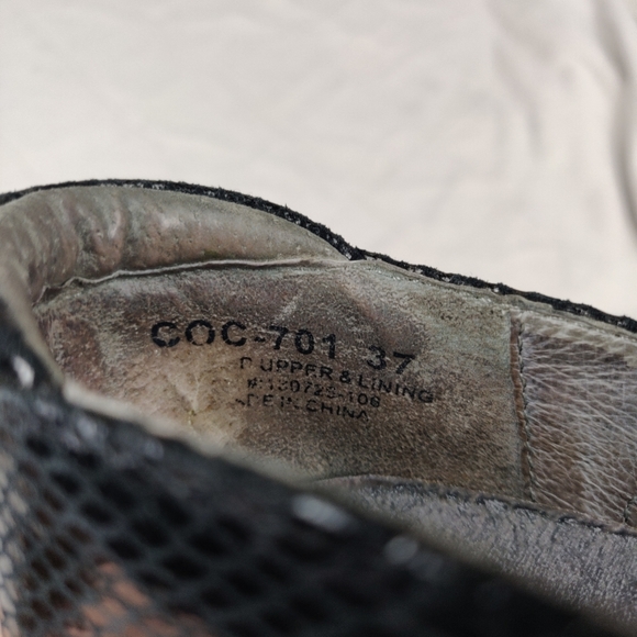 Alegria Coco Black Snake Print T-Strap Comfort Clog Shoes Size 37 (US 7-7.5) - Picture 6 of 8